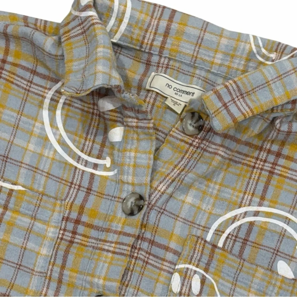 No Comment Plaid Flannel Smiley Face Cropped Button Down Shirt - Size S‎ - Picture 3 of 3